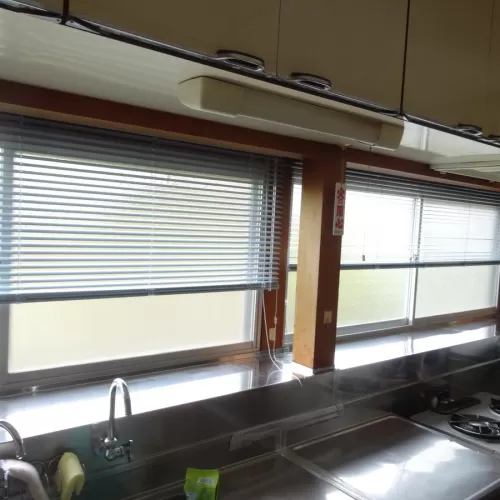 徳島市名東町で台所の出窓のブラインドを取替ました。（リフォーム）のサムネイル