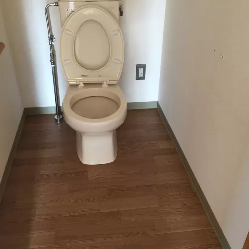 徳島市で洗面・トイレの壁紙（クロス）床（クッションフロア）張替ました。（リフォーム）のサムネイル