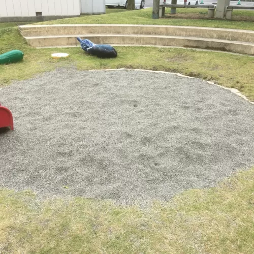 徳島市内の住宅内公園の砂場に砂を入れました。のサムネイル