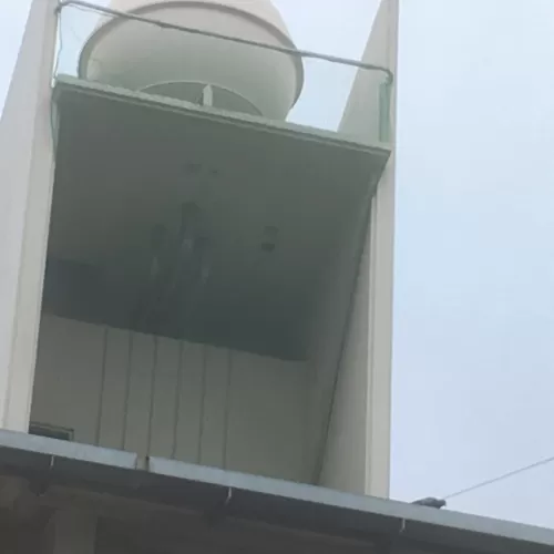徳島市内のマンション屋上に防鳥ネットを設置しました。のサムネイル