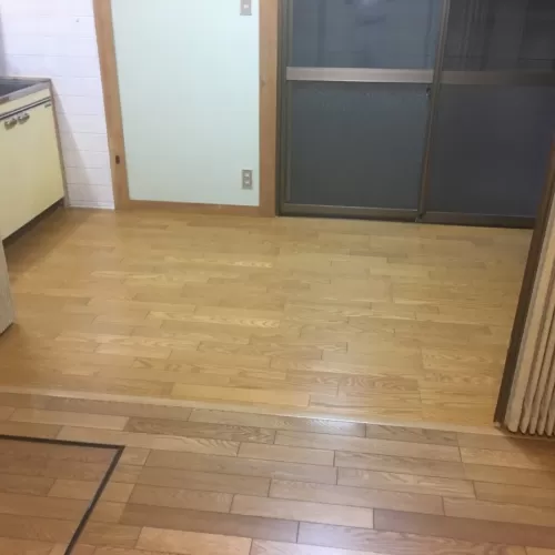 徳島市　キッチンの床(フローリング）の張替えをしました。のサムネイル