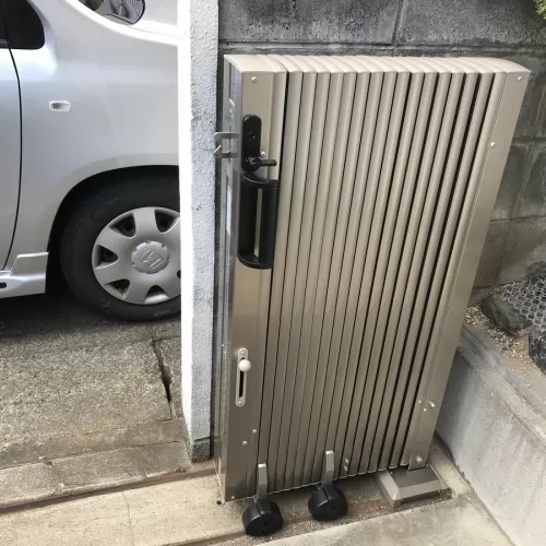 徳島市　鮎喰町にてガレージの扉をつけ替えました。のサムネイル