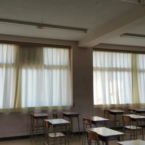 徳島市　学校のカーテンを新しくしました。のサムネイル