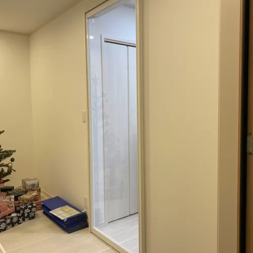 徳島県阿南市にてアクリルの透明のドアの取り付けですのサムネイル